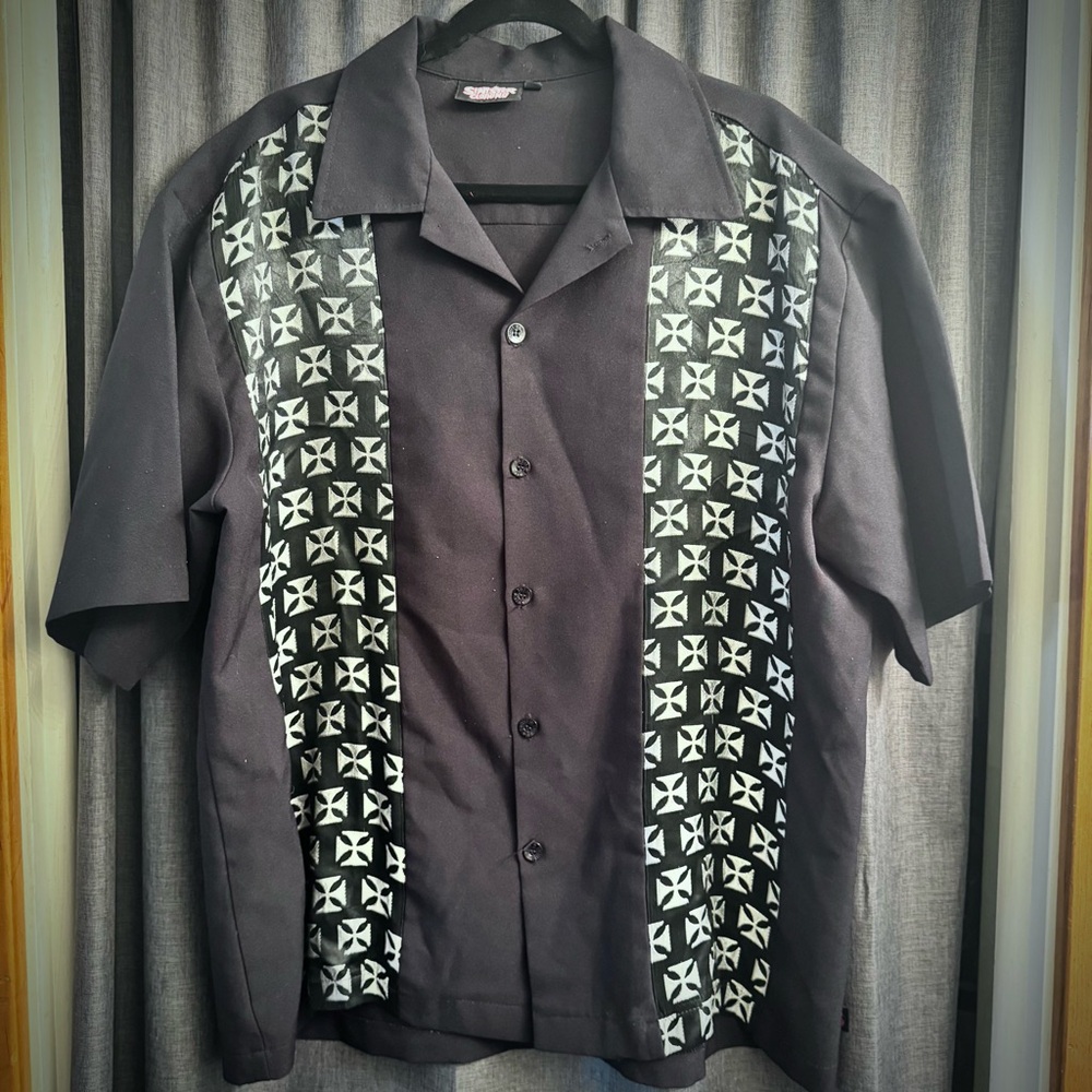 Sinister Clothing Men's Black and Silver Patterned Short Sleeve Button Up Shirt